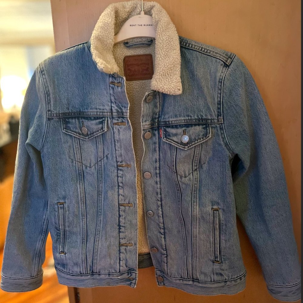 COPY - Women Levi’s Sherpa trucker jacket S (levis premium)